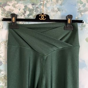 Aerie OFFLINE Ribbed Shine High-Waisted Crossover Legging green size medium